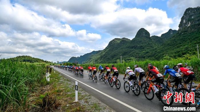 奥快步车队小将瓦尔·范格鲁威在环广西第二赛段