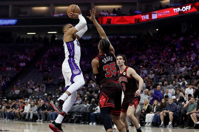 威少三双创生涯篮板纪录 超越年龄限制登顶最佳