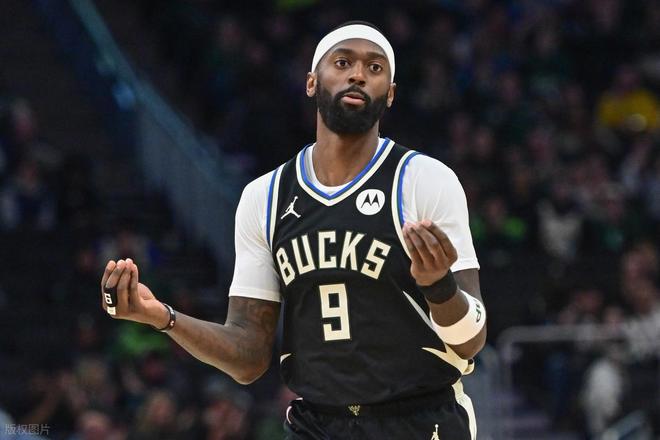 弗拉格27+6+10力压众星当选今日最佳球员