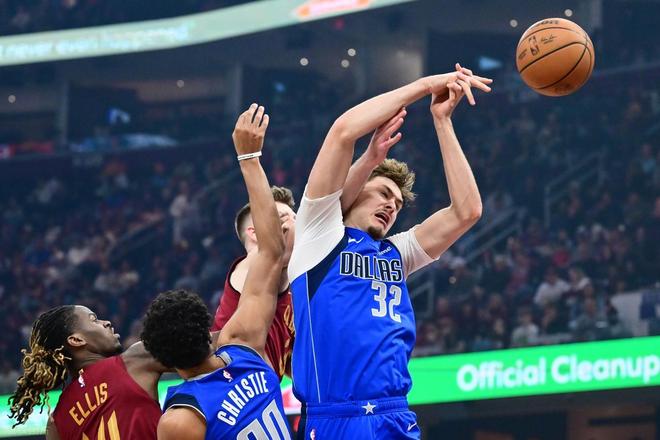 弗拉格27+6+10力压众星当选今日最佳球员