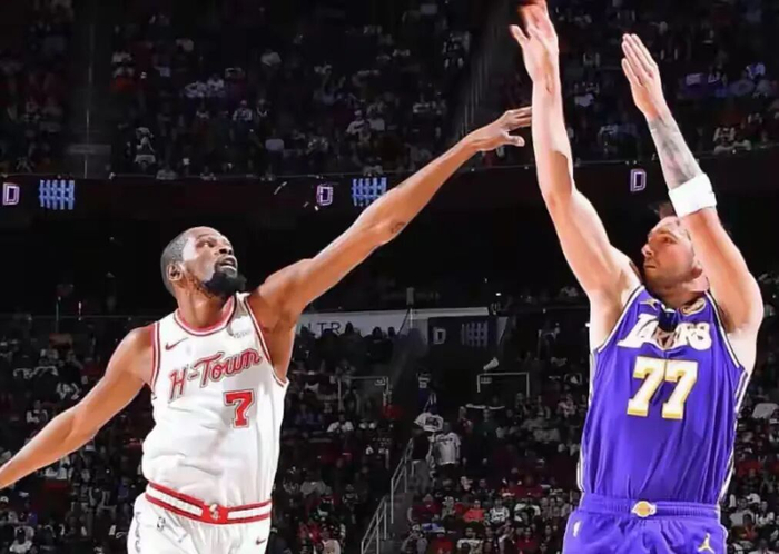 湖人客场双杀火箭豪取七连胜 詹姆斯东契奇联手