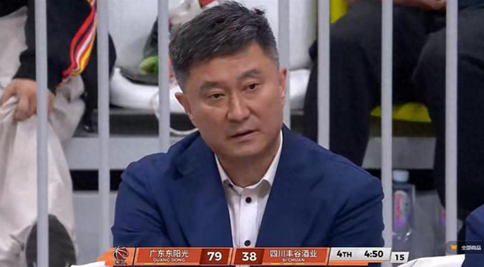 杜锋反问引球迷不满 陈家政末节爆发难改广东队