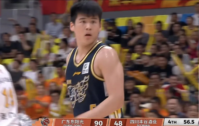 杜锋反问引球迷不满 陈家政末节爆发难改广东队