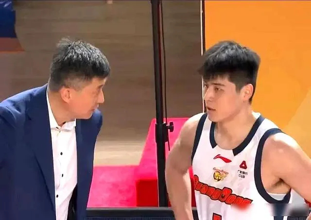 杜锋反问引球迷不满 陈家政末节爆发难改广东队