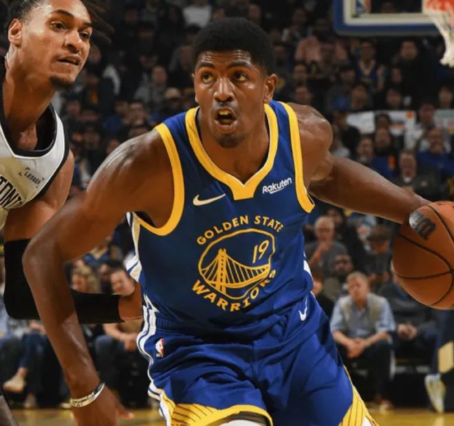 勇士惨败马刺角色球员扛起大旗 老将状态回暖引