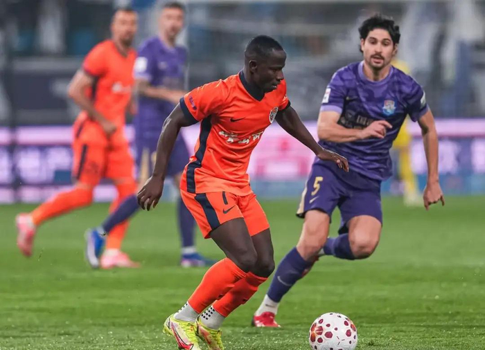 中超第5轮焦点战：成都蓉城逆转国安登顶，云南